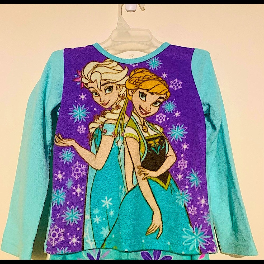 Girl’s Frozen Plush Robe & 2 Piece Fleece Pajama Set - Picture 5 of 12